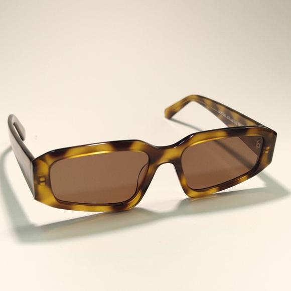 angular tortoise shell frame sunglasses with brown tinted lens - Picture 2 of 5